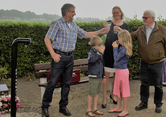 04-06-2016 Opening watertappunt Esdonks kapelleke. Foto Johan van de Laar. 019