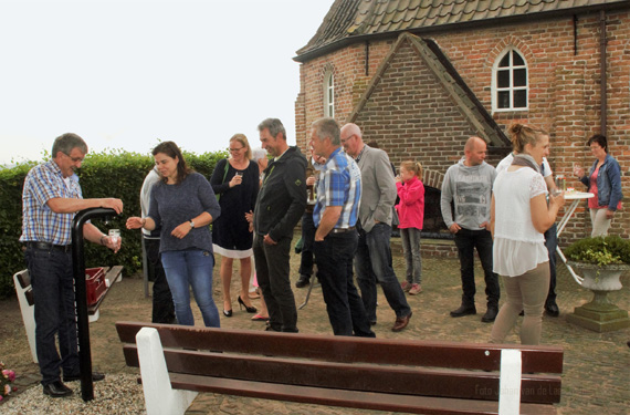 04-06-2016 Opening watertappunt Esdonks kapelleke. Foto Johan van de Laar. 029