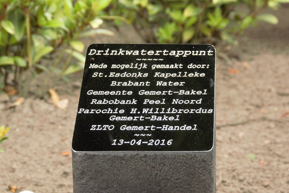04-06-2016 Opening watertappunt Esdonks kapelleke. Foto Johan van de Laar. 034